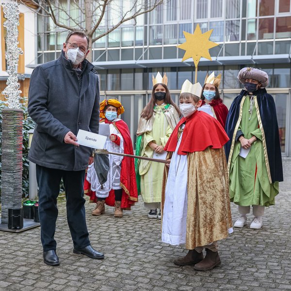 Titelbild: Sternsinger brachten den Segen zur Thüringer Landesregierung und in den Landtag